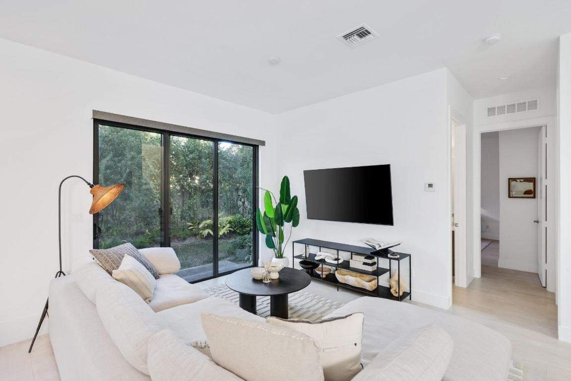 DELRAY 7 TOWNHOMES - Residential Lease