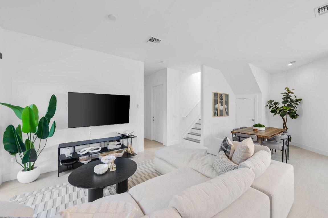 DELRAY 7 TOWNHOMES - Residential Lease