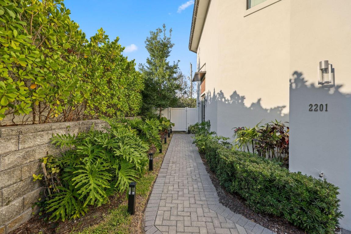DELRAY 7 TOWNHOMES - Residential Lease
