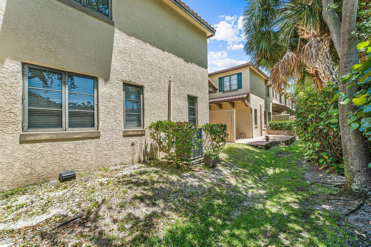 VILLAGIO DEL MAR - Residential Lease