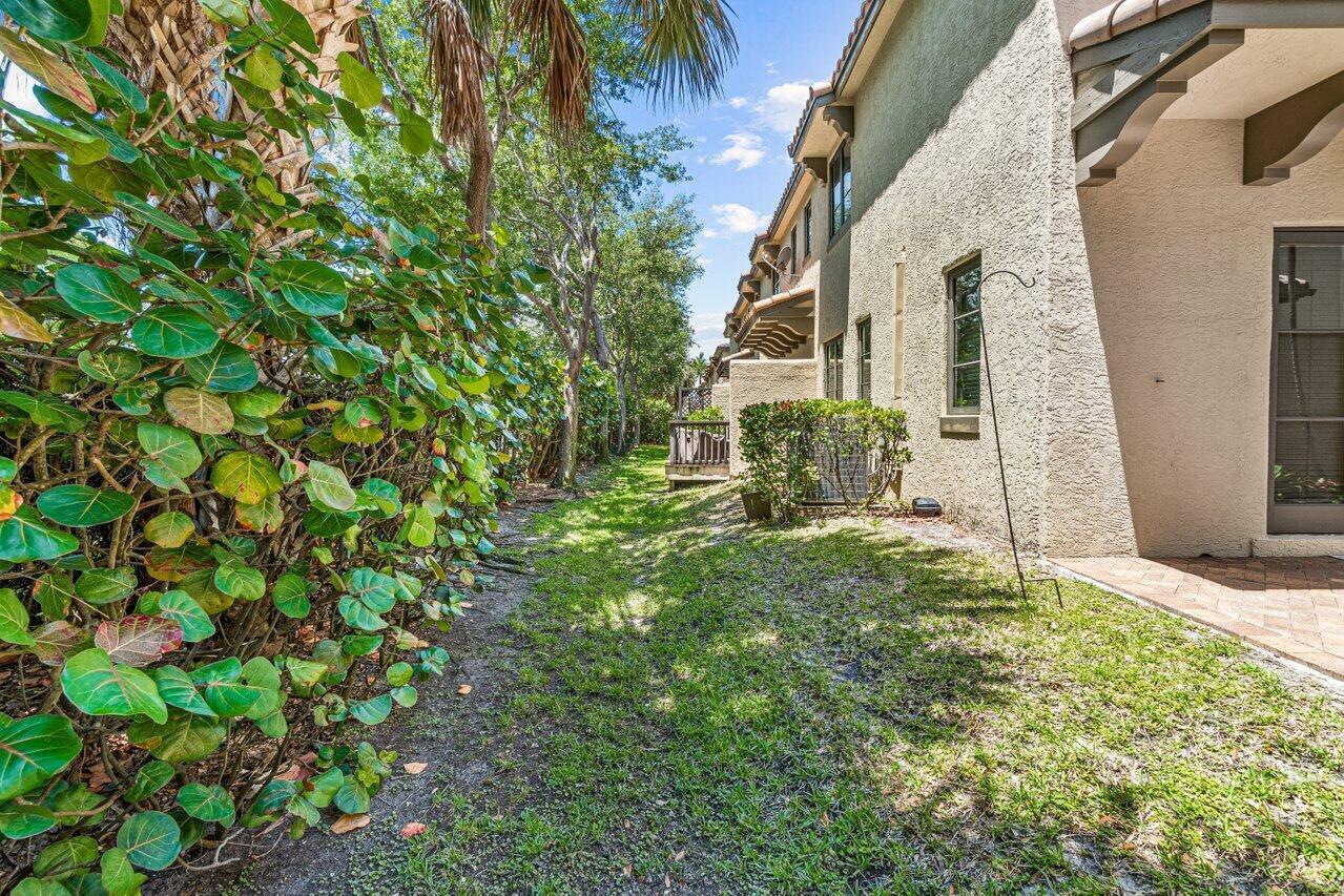 VILLAGIO DEL MAR - Residential Lease