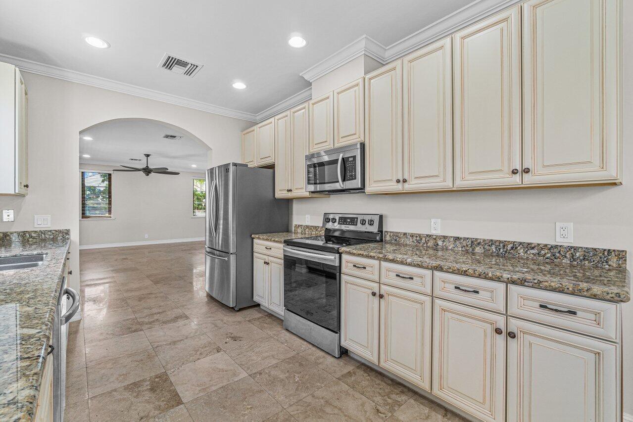 VILLAGIO DEL MAR - Residential Lease