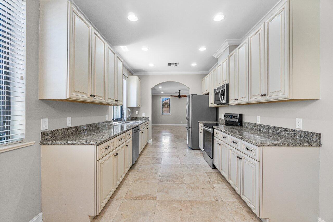VILLAGIO DEL MAR - Residential Lease
