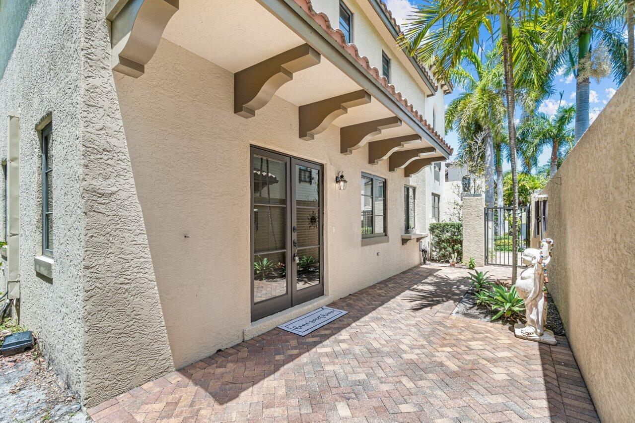 VILLAGIO DEL MAR - Residential Lease