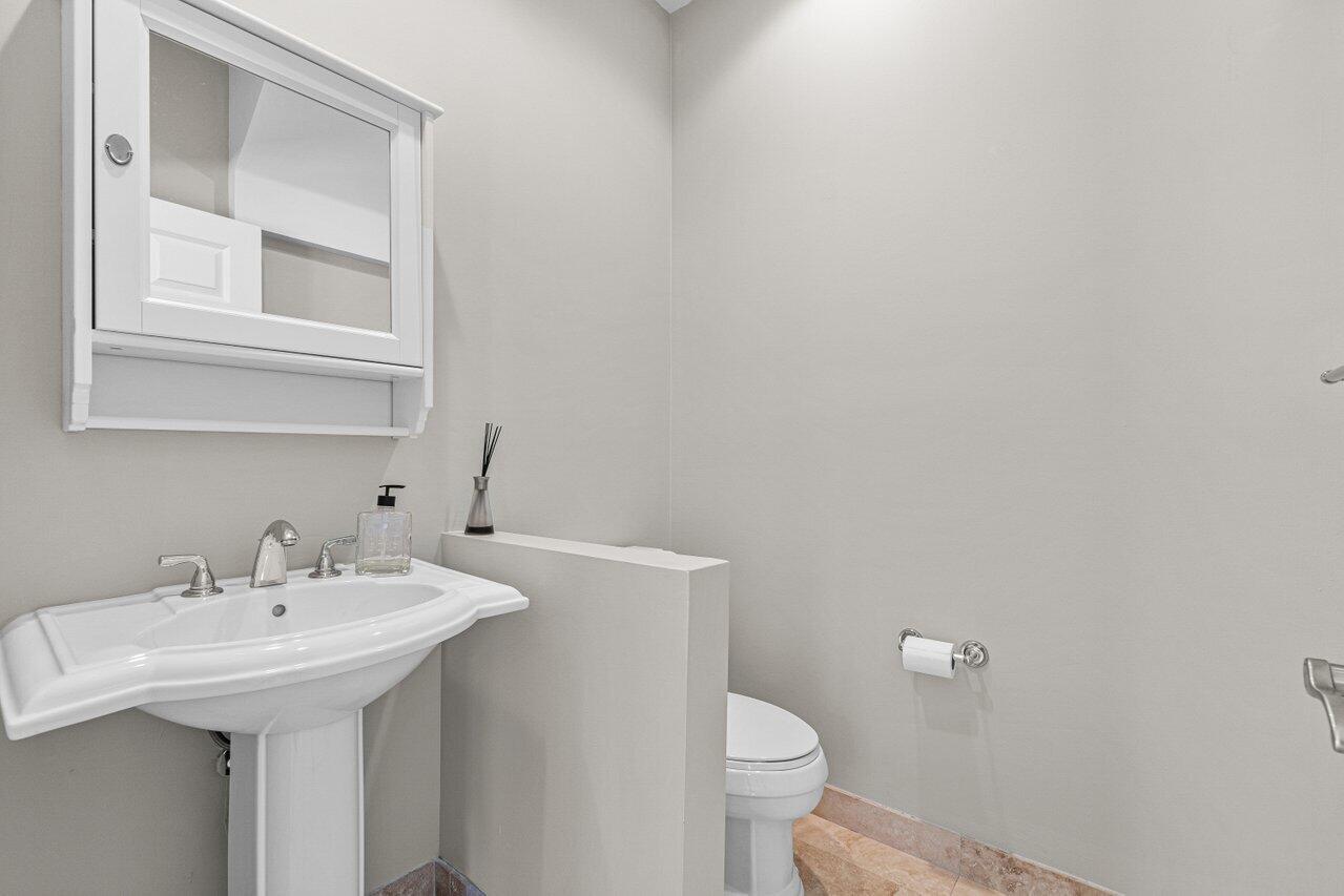 VILLAGIO DEL MAR - Residential Lease