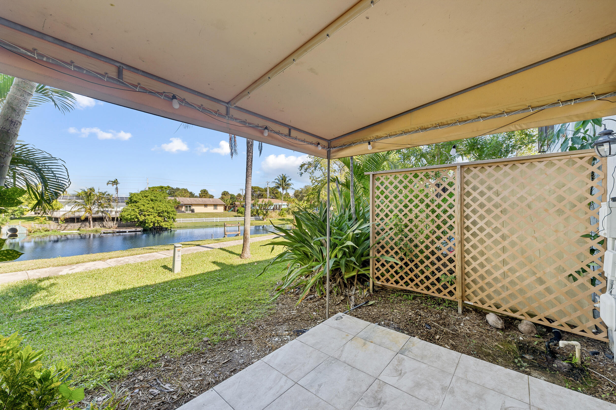 455 Canal Point N 108, Delray Beach, FL, 33444/$322,500 3 455 Canal Point N 108