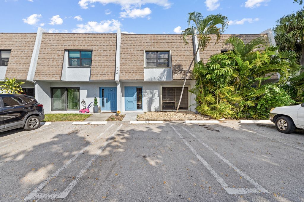 Photo of 455 Canal Point N #108, Delray Beach, FL 33444 (MLS # R11142808)