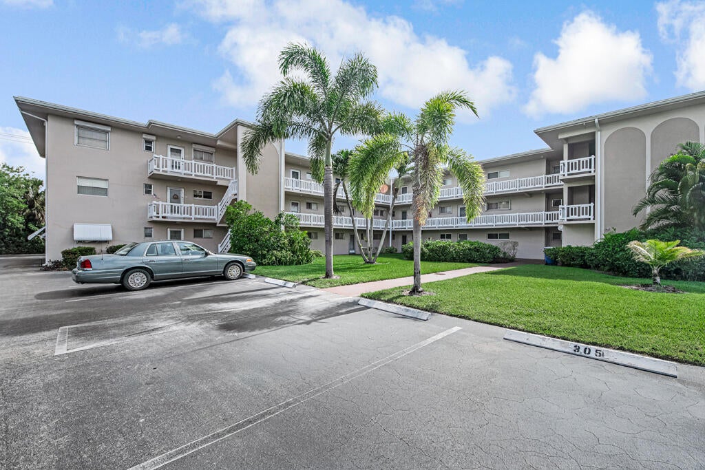 Properties 2855 GARDEN Drive S 102