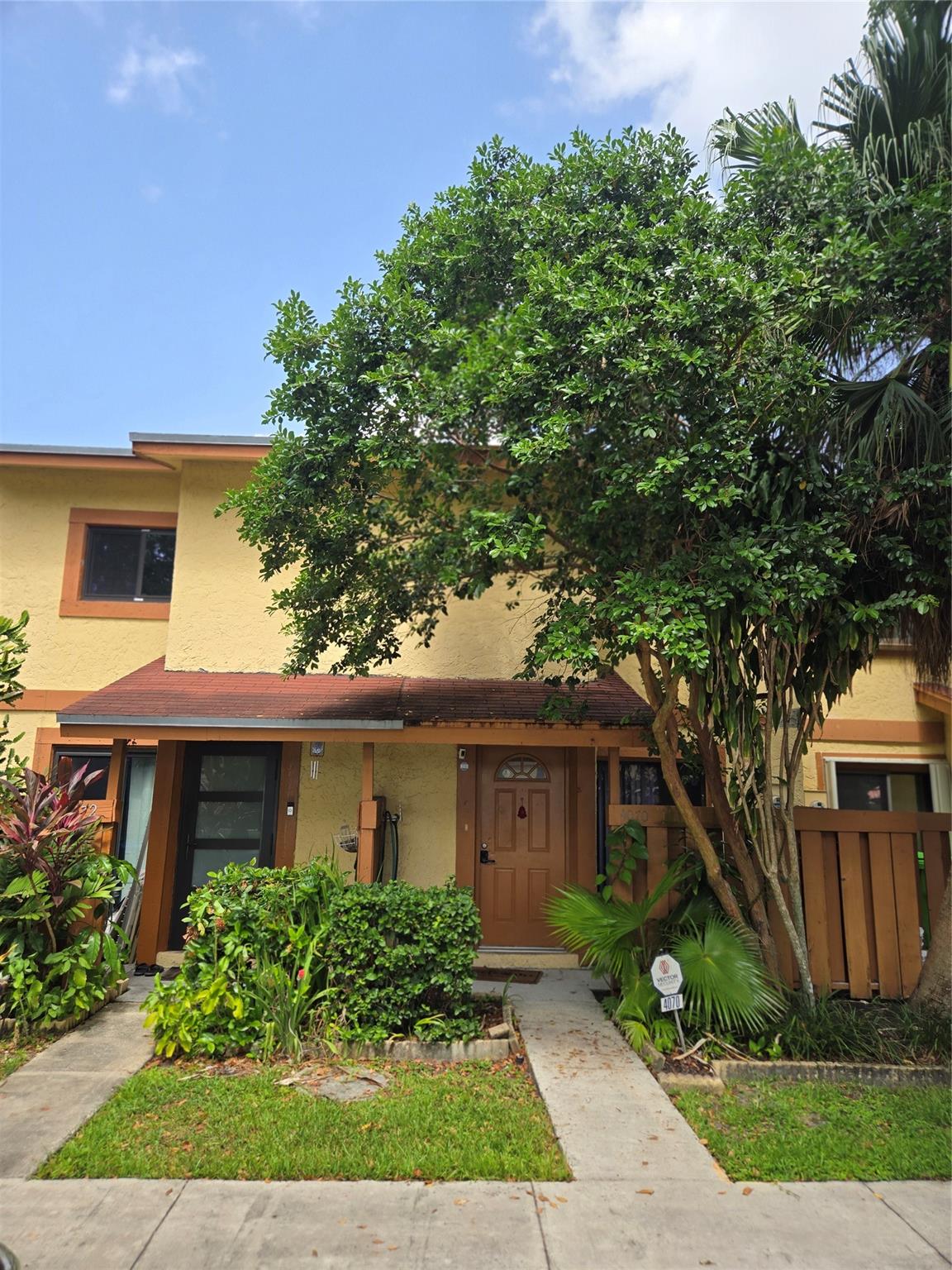 BEAUTIFUL 2 BEDROOMS, I.5 BATH TOWNHOUSE WITH SCREENED IN PATIO AND CANAL VIEW CENTRALLY LOCATED. PROPERTY IS CLOSE TO PROXIMITY TO THE MALLS AND MAJOR HIGHWAYS. THERE IS NEW LAMINATE FLOORING ON GROUND FLOOR. BATHROOMS HAVE BEEN REMODELED AND NEWER KITCHEN. COMMUNITY IS FHA APPROVED WITH $375 PER MONTH HOA DUES. COMMUNITY OFFERS A POOL, TENNIS COURT AND CLUBHOUSE. PROPERTY IS OWNER OCCUPIED. MINIMUM 2 HOURS NOTICE REQUIRED FOR SHOWINGS.
