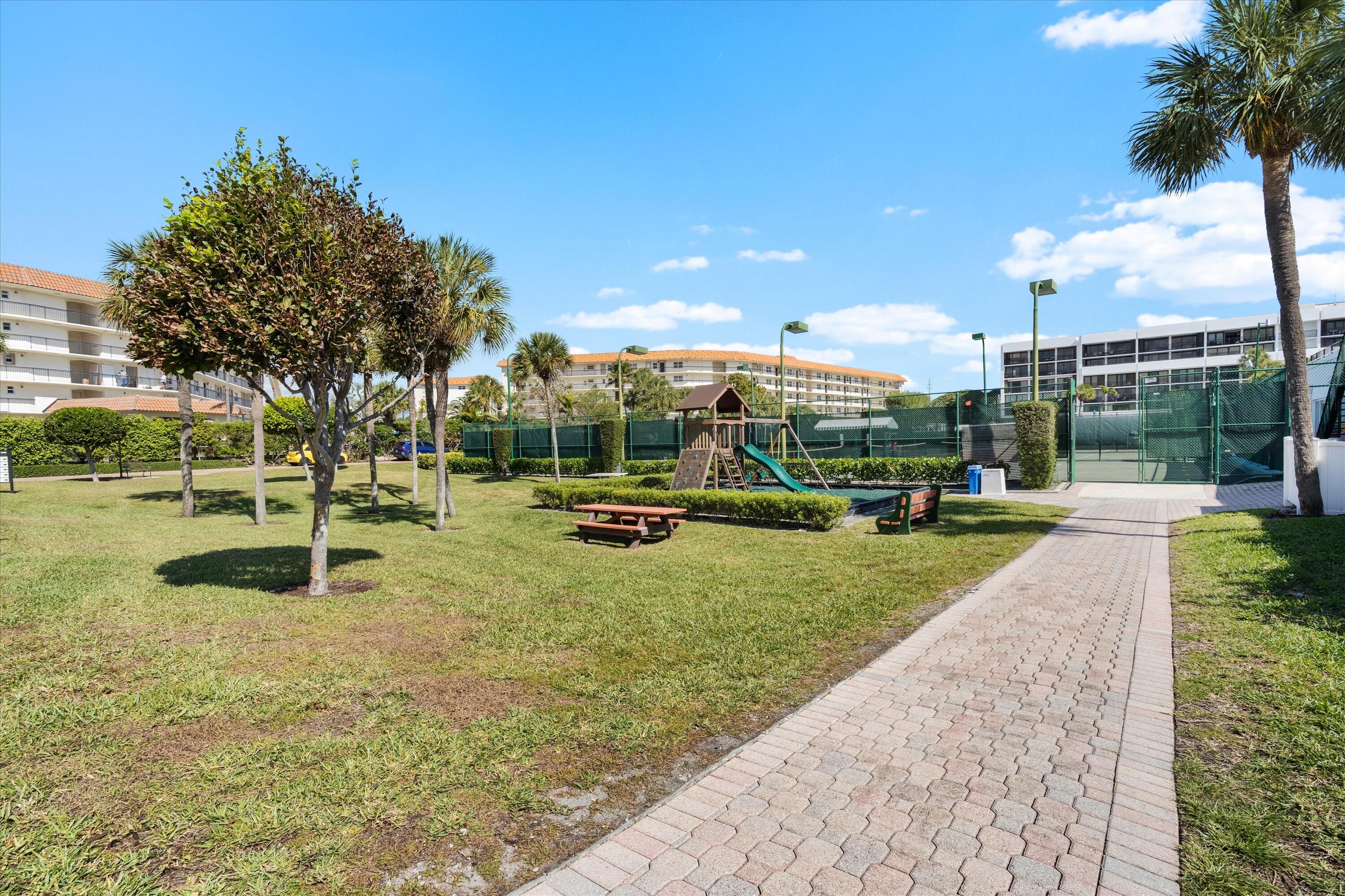 YACHT & RACQUET CLUB OF BOCA RATON - Residential