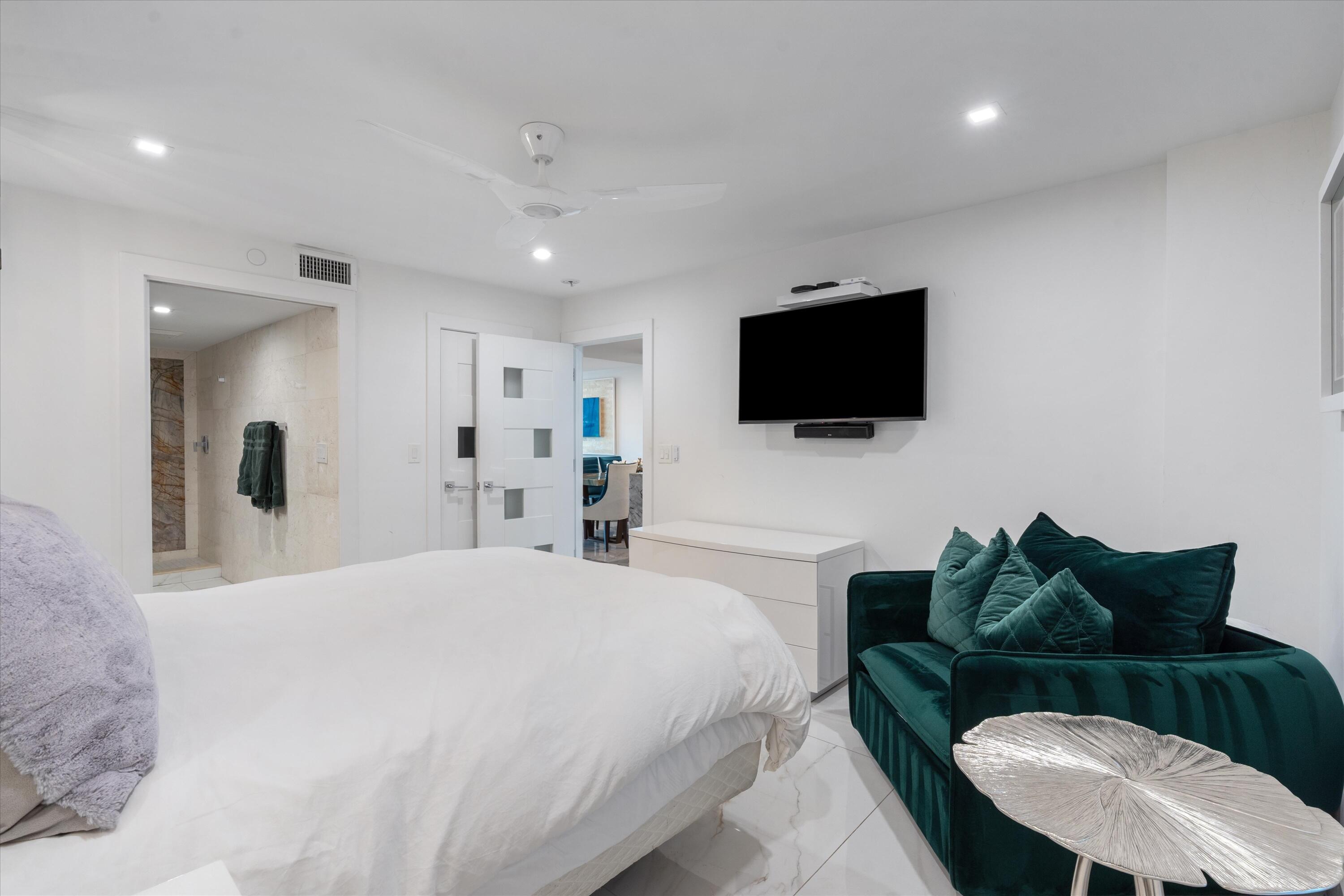 YACHT & RACQUET CLUB OF BOCA RATON - Residential