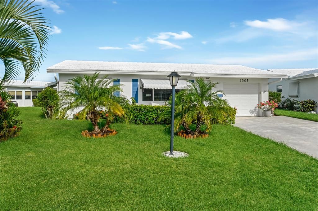 Photo of 1305 SW 21st Street, Boynton Beach, FL 33426 (MLS # R10747074)