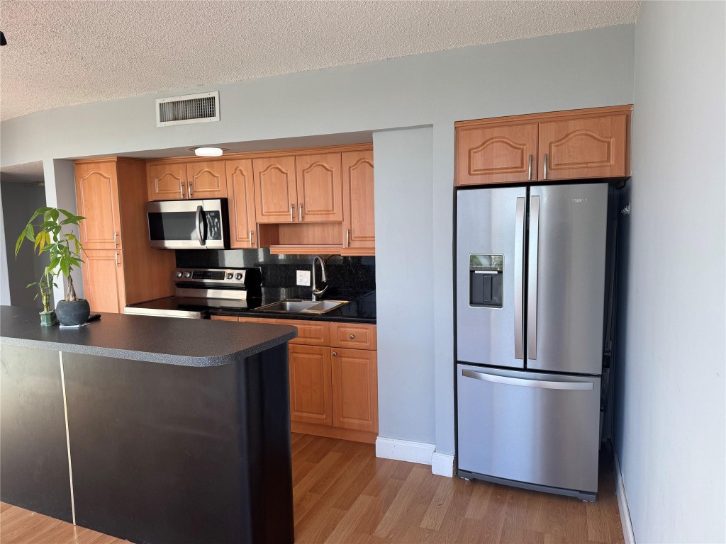 KING COLE CONDO - Residential