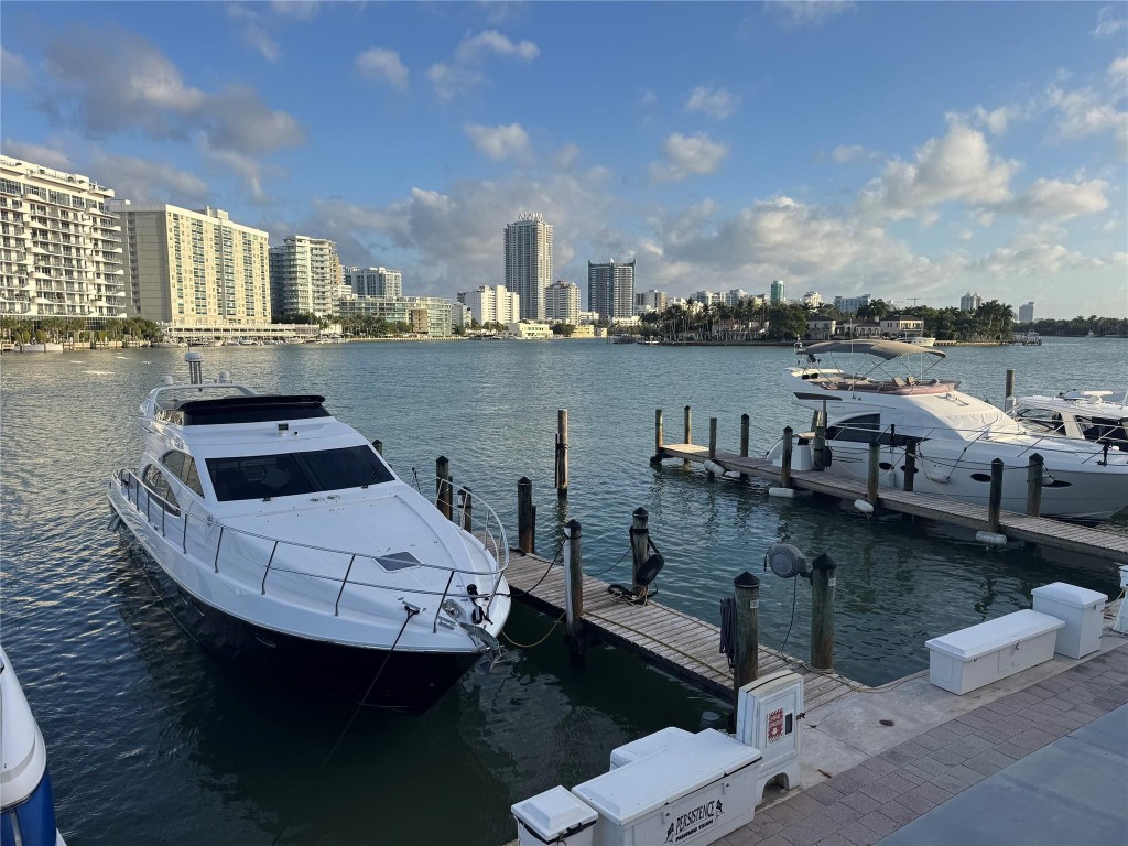 KING COLE CONDO - Residential