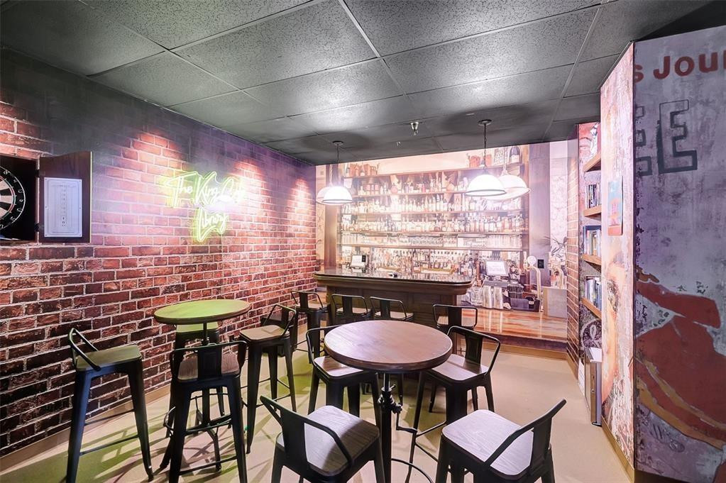 KING COLE CONDO - Residential