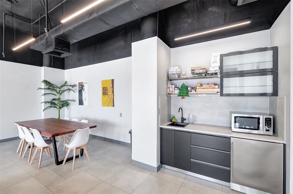 KING COLE CONDO - Residential