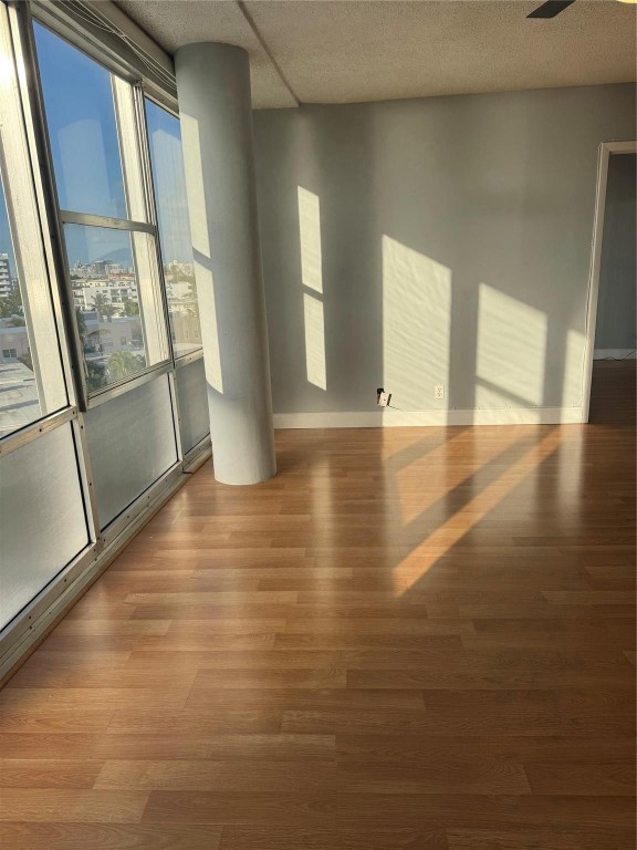 KING COLE CONDO - Residential