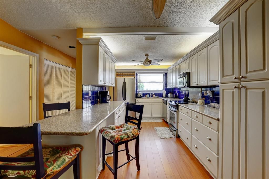 Photo of 1230 SE Parkview Place #D9, Stuart, FL 34994 (MLS # R10718341)