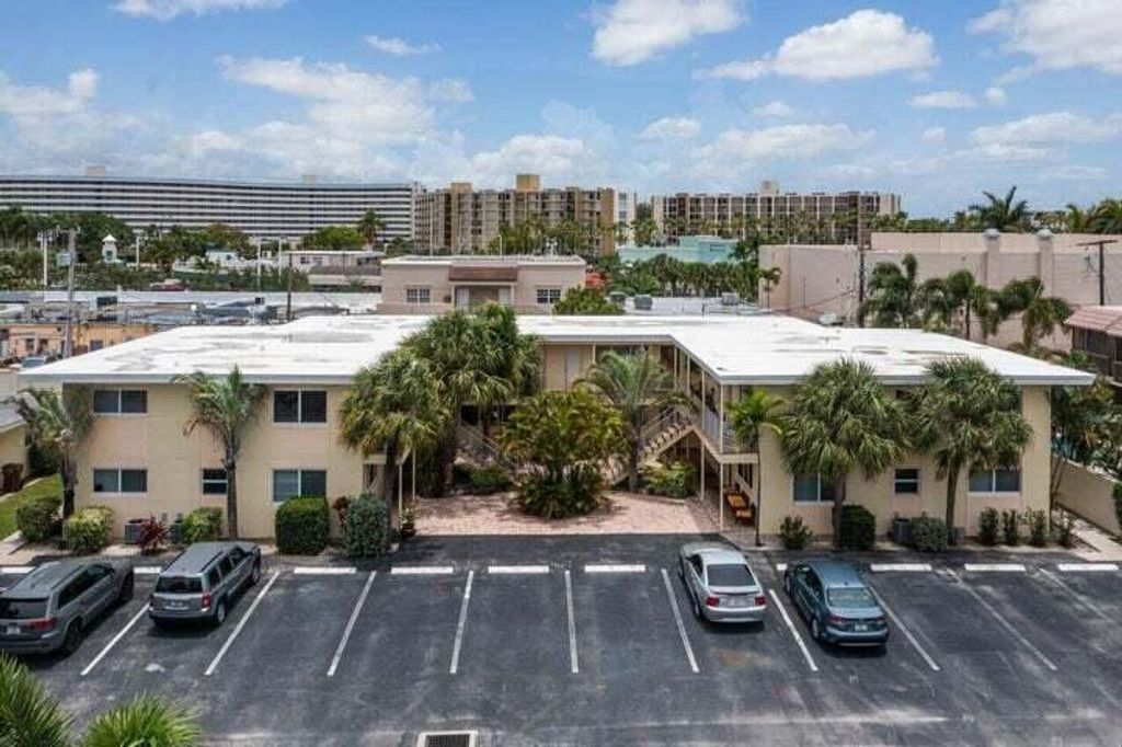 Photo of 1649 SE 4th Street, Deerfield Beach, FL 33441 (MLS # B26027807)