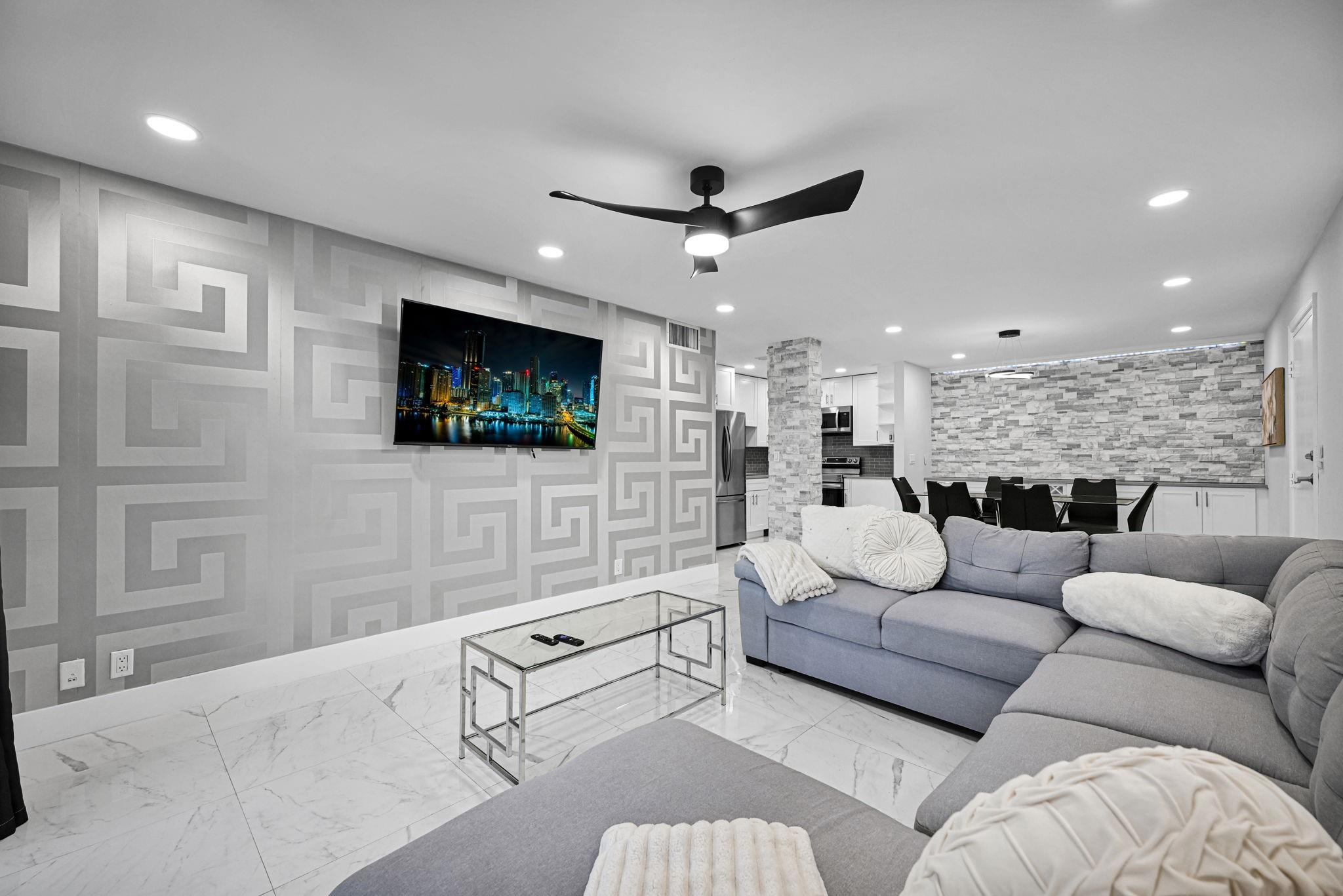 Bay Colony Club Condo - Residential Lease