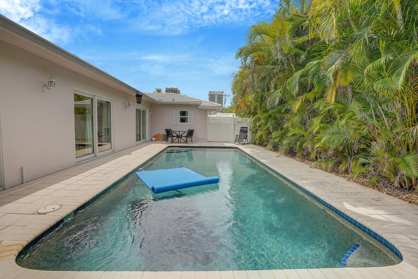 PALM BEACH ISLES 1 - Residential