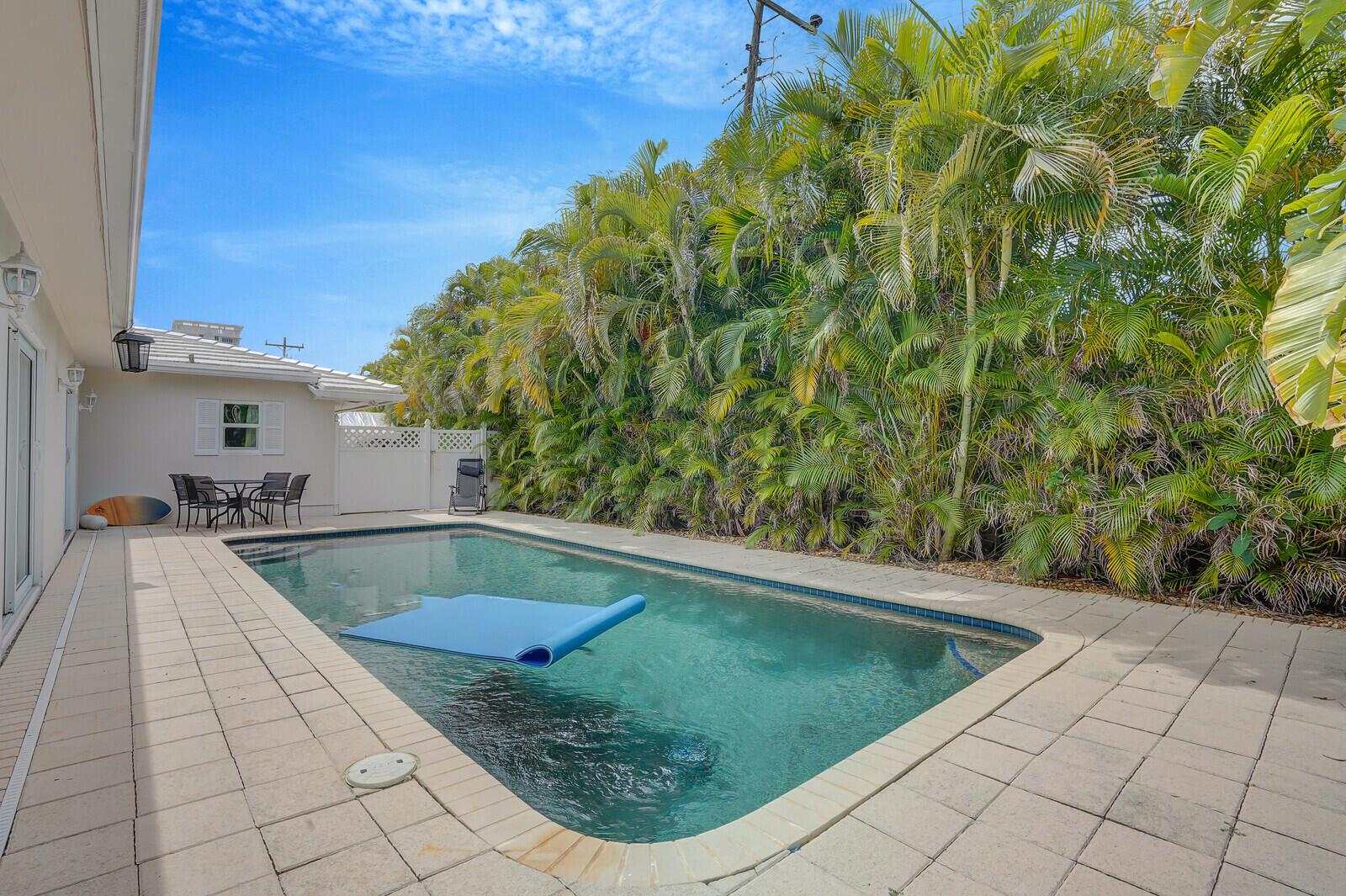 PALM BEACH ISLES 1 - Residential