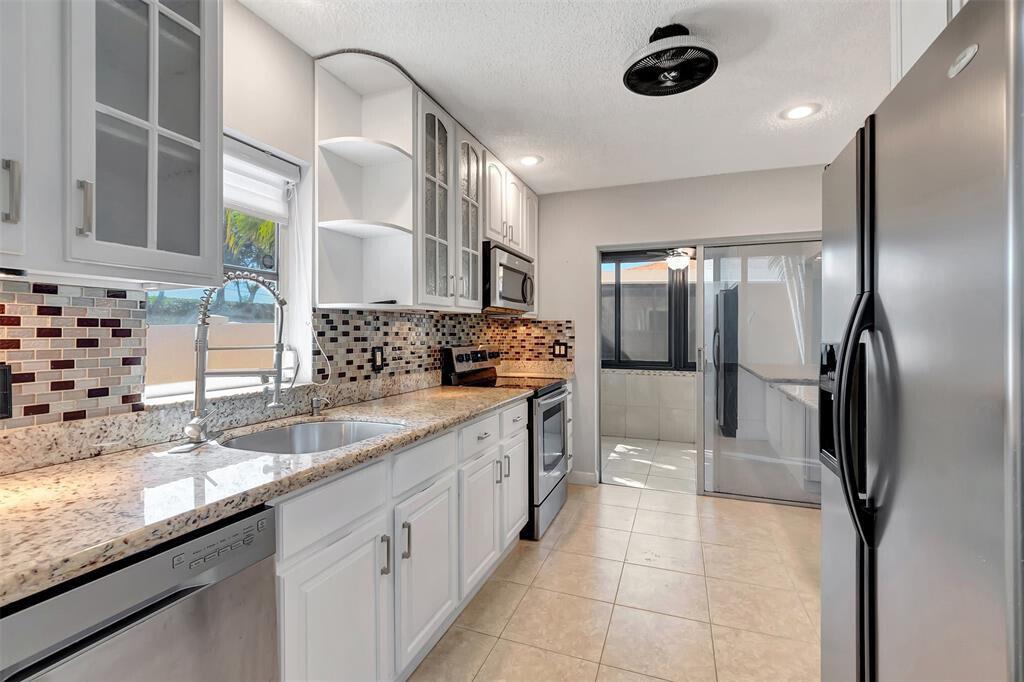 8761 Echo Lane