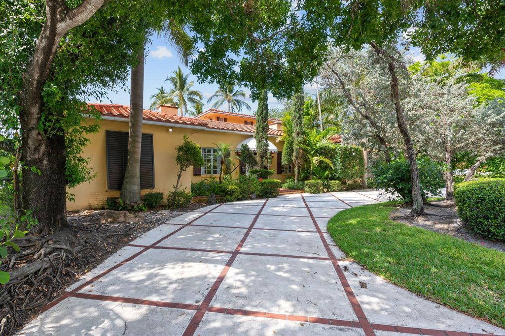 Photo of 2400 Delmar Place, Fort Lauderdale, FL 33301 (MLS # B26024836)
