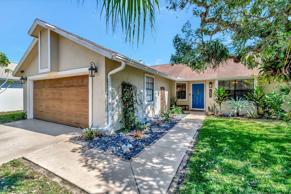 Photo of 1822 Banyan Creek Circle N, Boynton Beach, FL 33436 (MLS # R11062396)