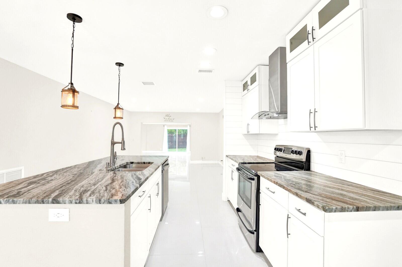 LAKES OF LANTANA PH 1-B - Residential