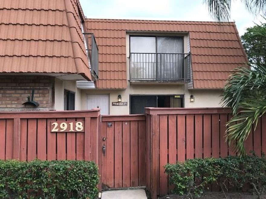 2/2.5 townhouse in Waterford Courtyards. Home offers granite counters in kitchen, Brazilian cherry flooring, huge utility closet, laundry room and granite in first floor bathroom. Separate dining room.