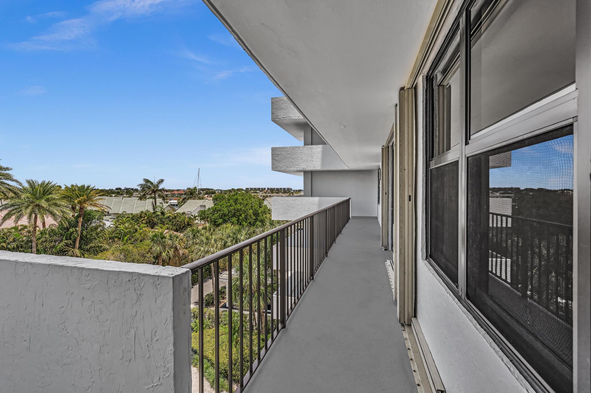 CARRON HOUSE CONDO - Residential