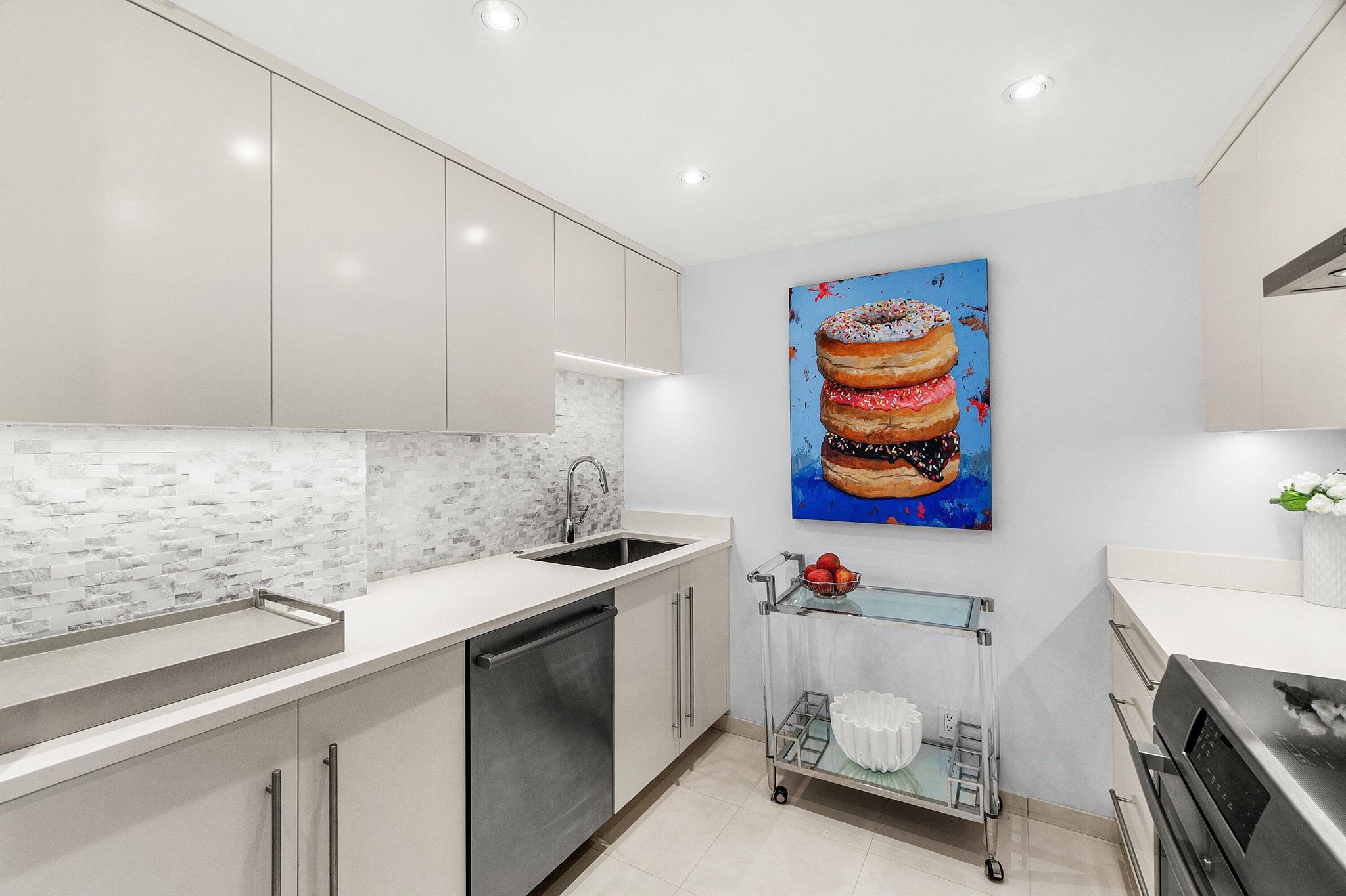 100 Sunrise Avenue 319