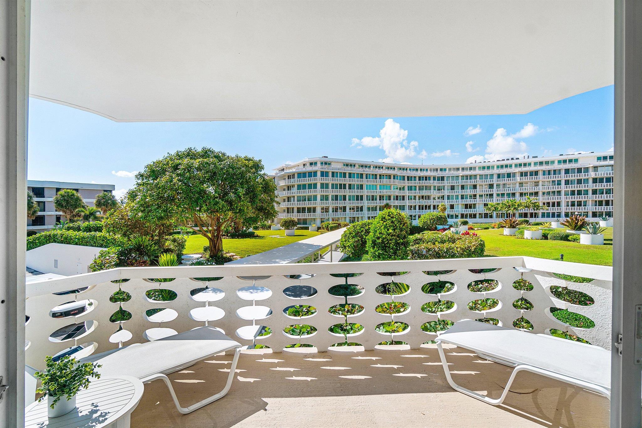 SUN AND SURF ONE HUNDRED - Residential