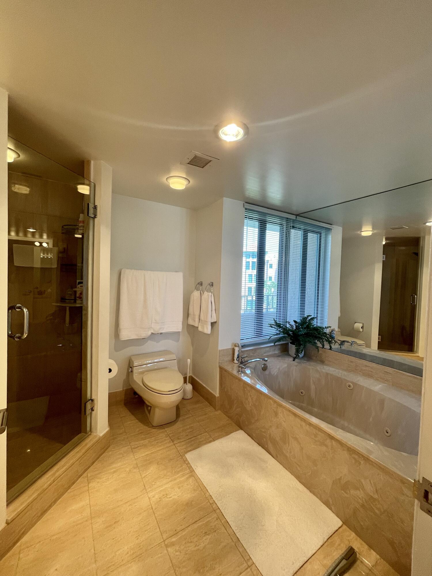 MIZNER COURT CONDO - Residential Lease