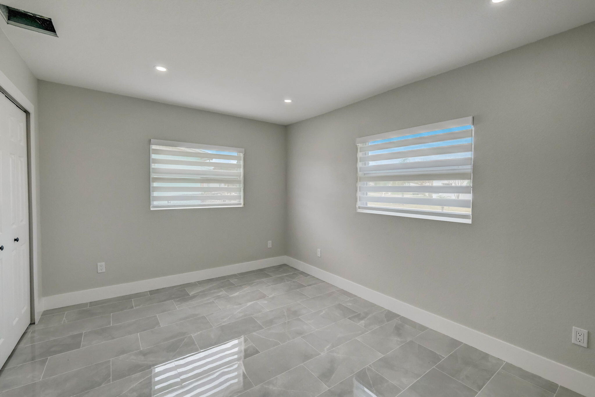 520 SW 13TH Place