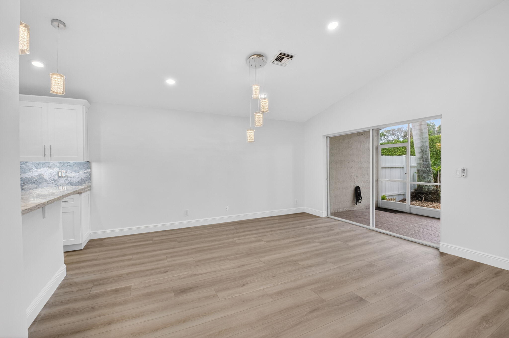 Royal Lakes - Residential