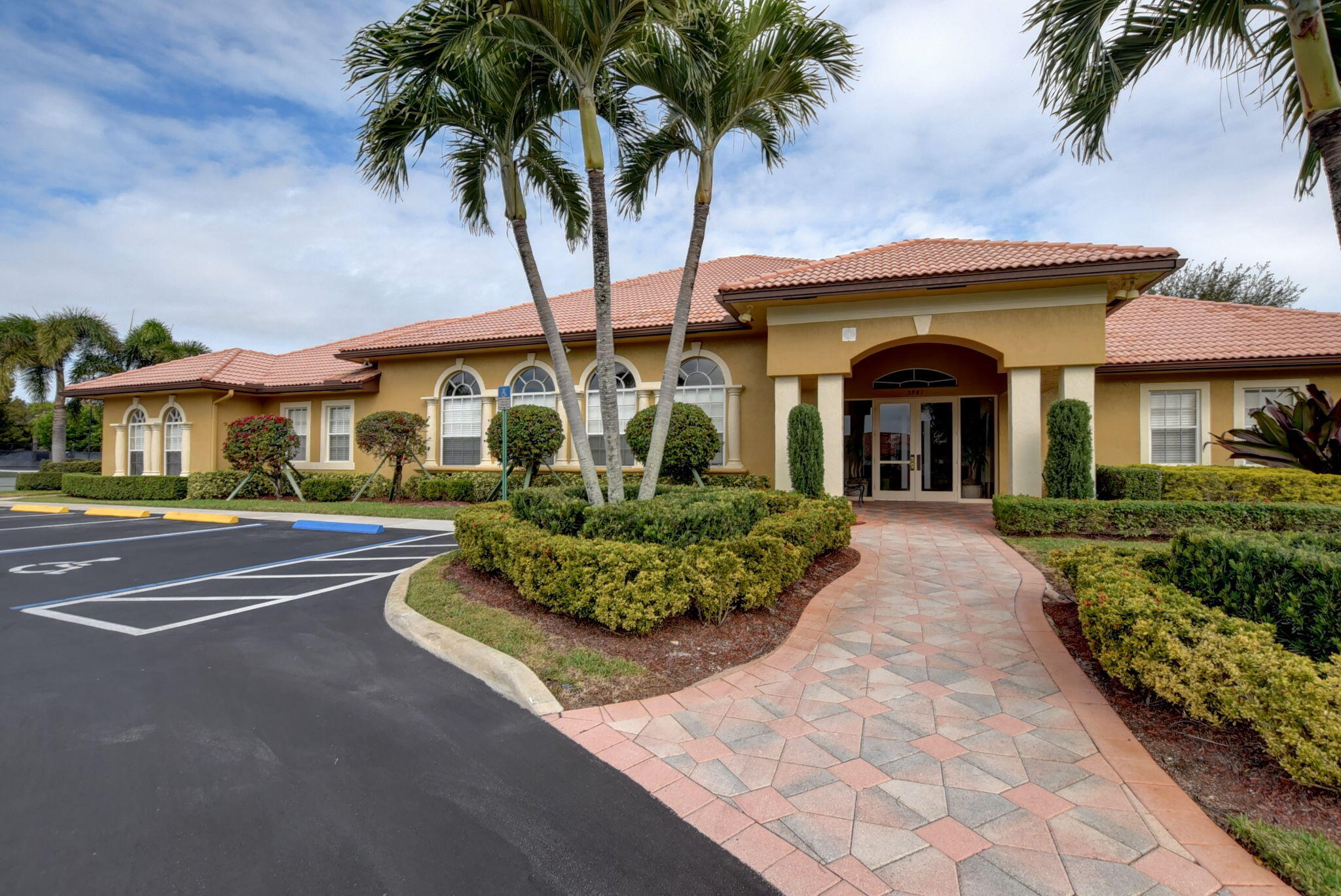 Royal Lakes - Residential