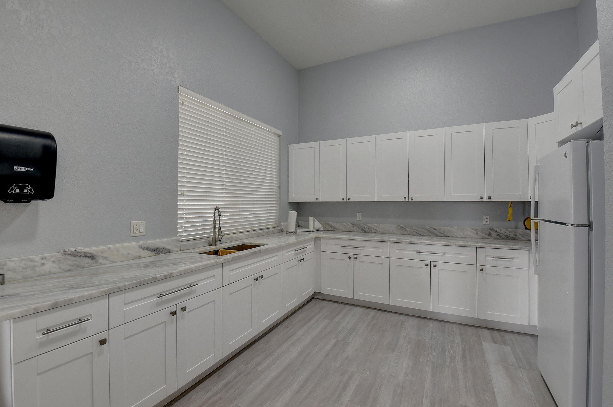 Royal Lakes - Residential
