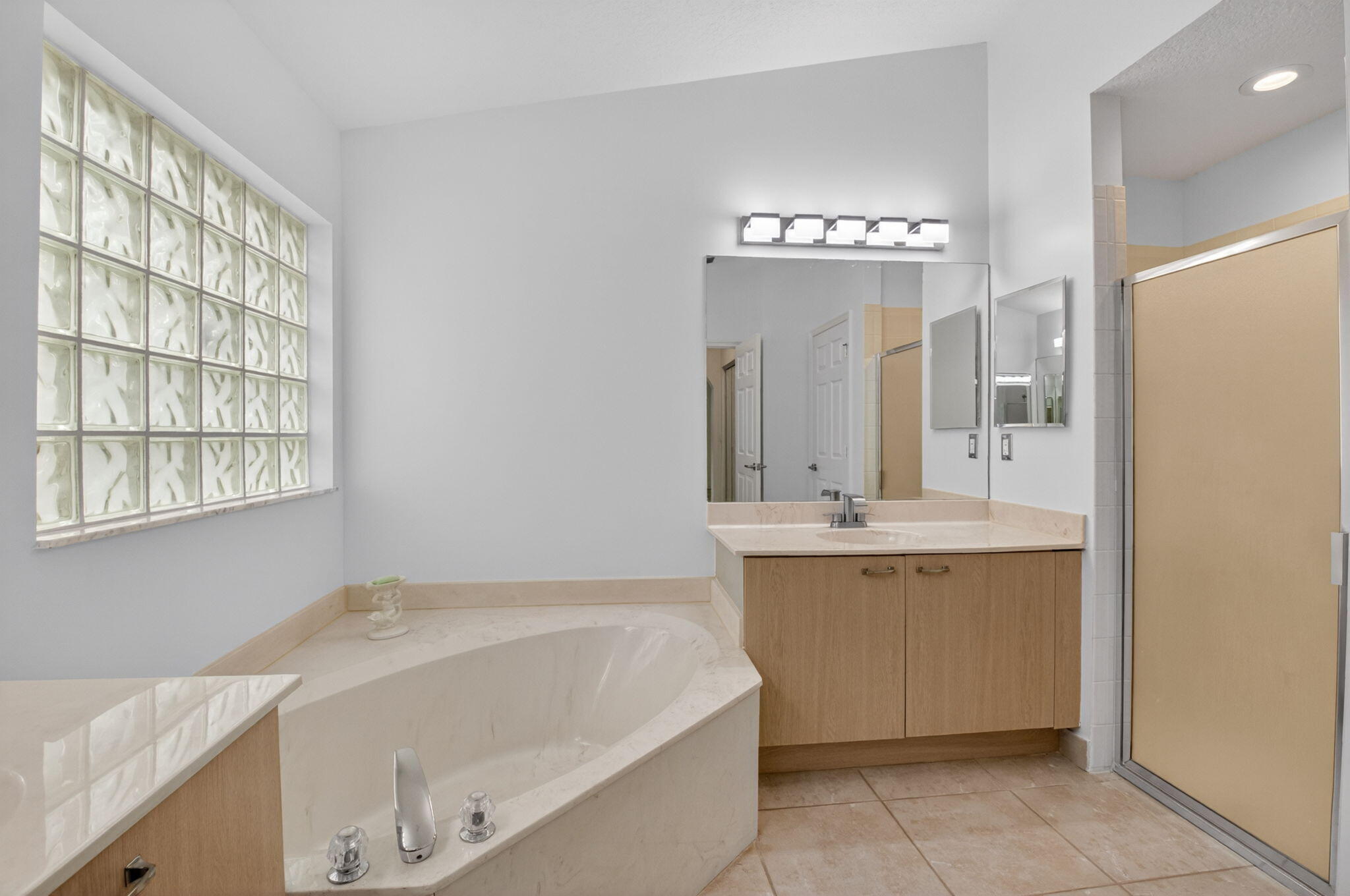 Royal Lakes - Residential