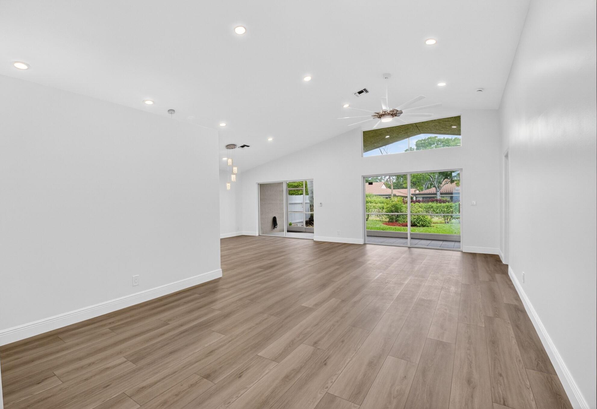 Royal Lakes - Residential