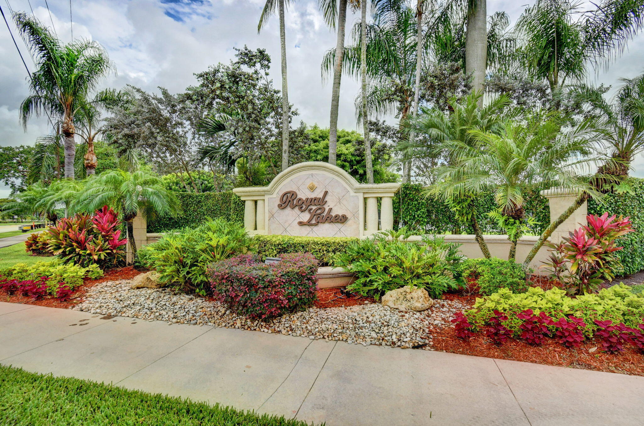 Royal Lakes - Residential