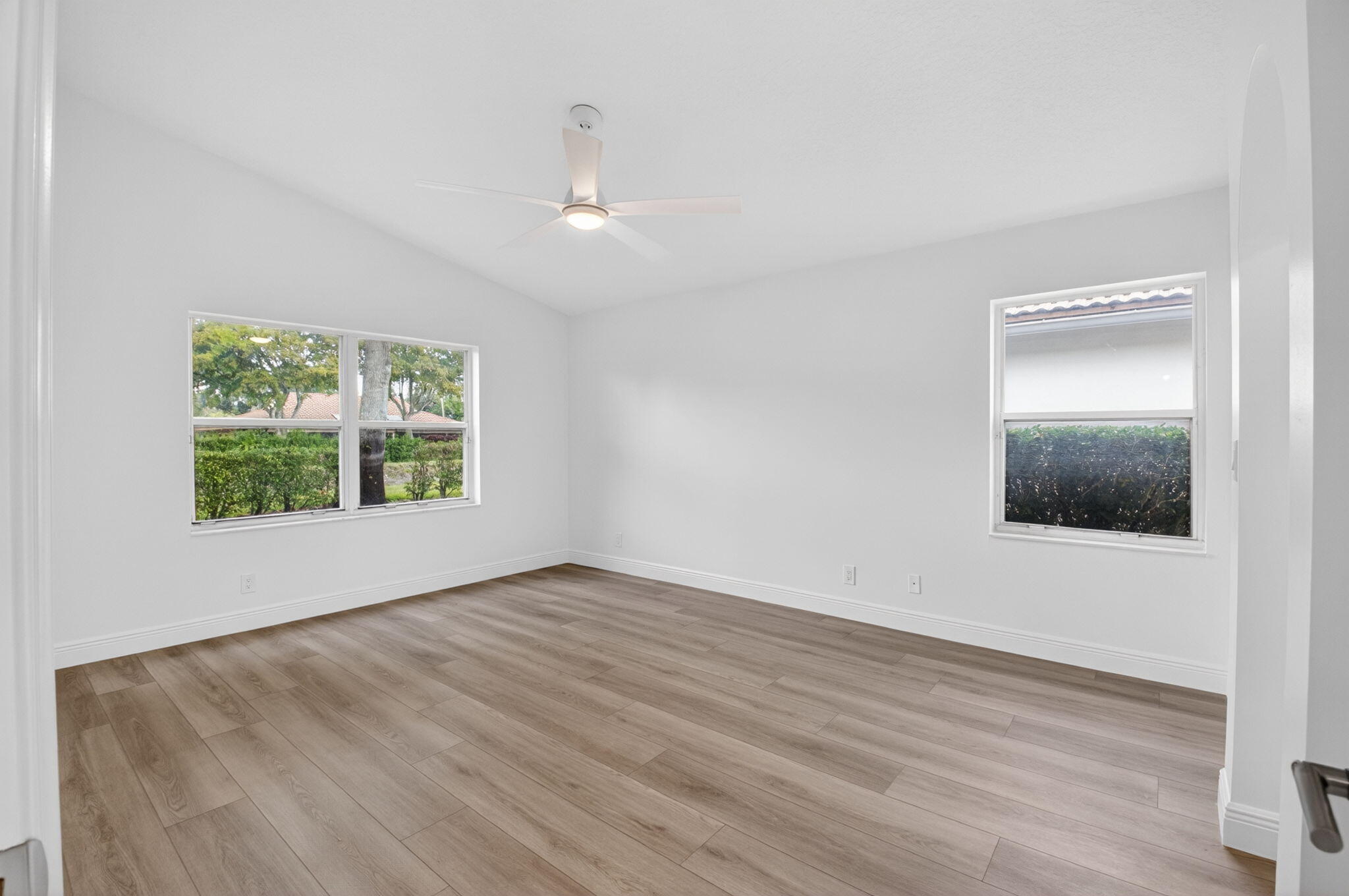Royal Lakes - Residential