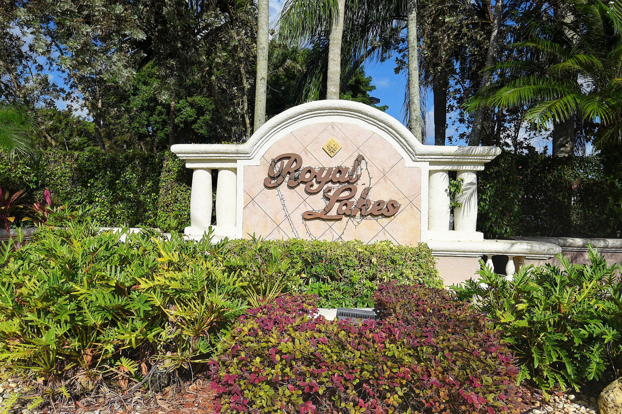 Royal Lakes - Residential
