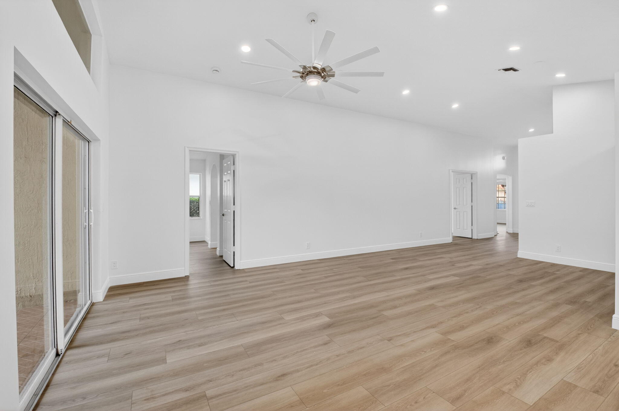 Royal Lakes - Residential