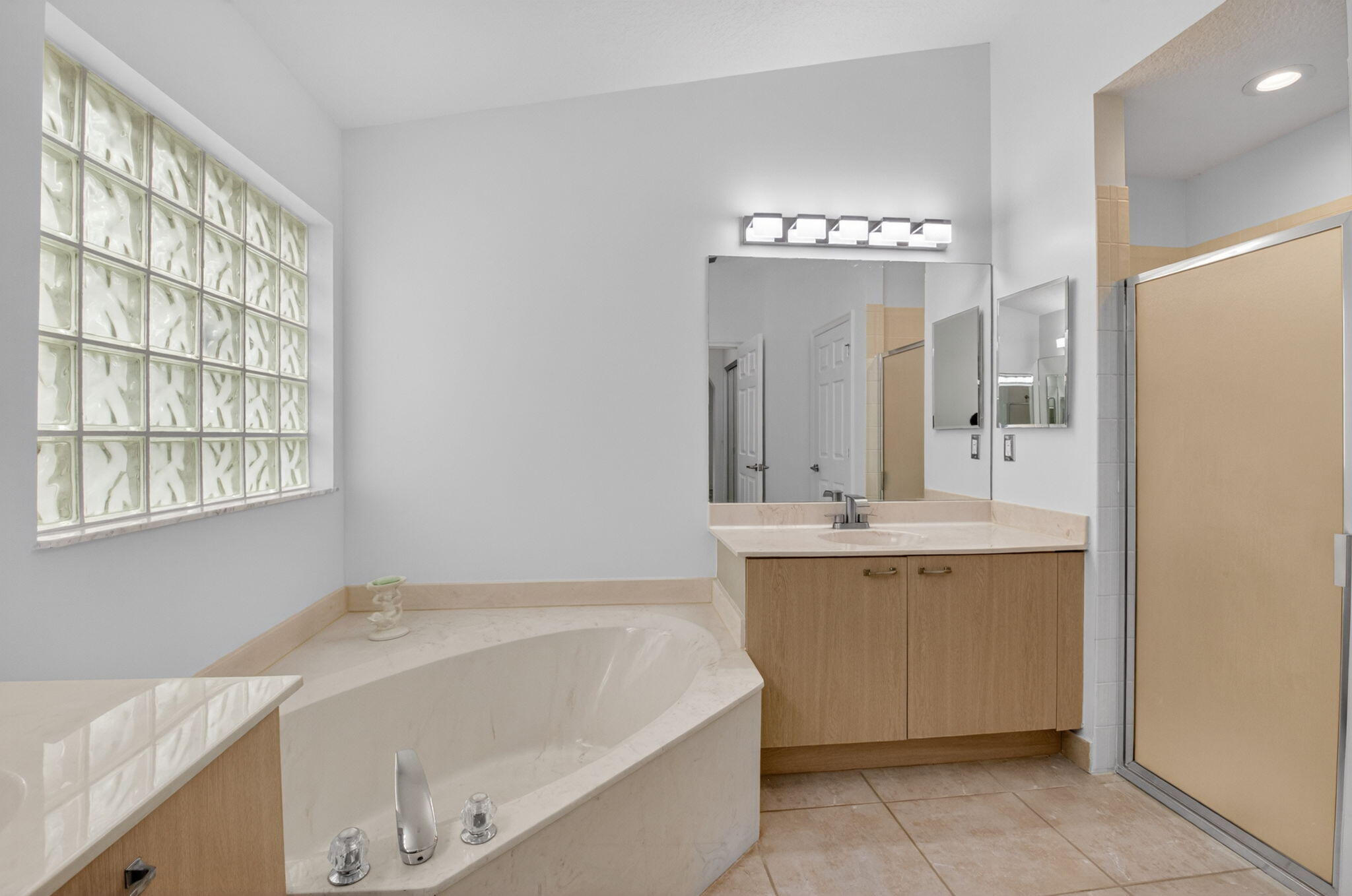 Royal Lakes - Residential