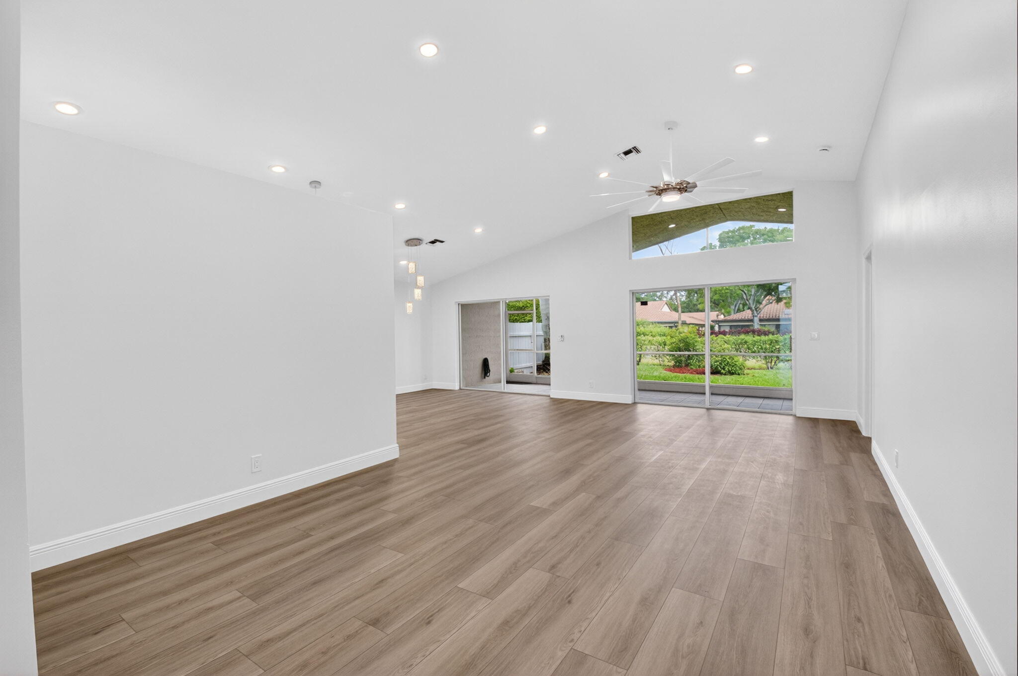 Royal Lakes - Residential