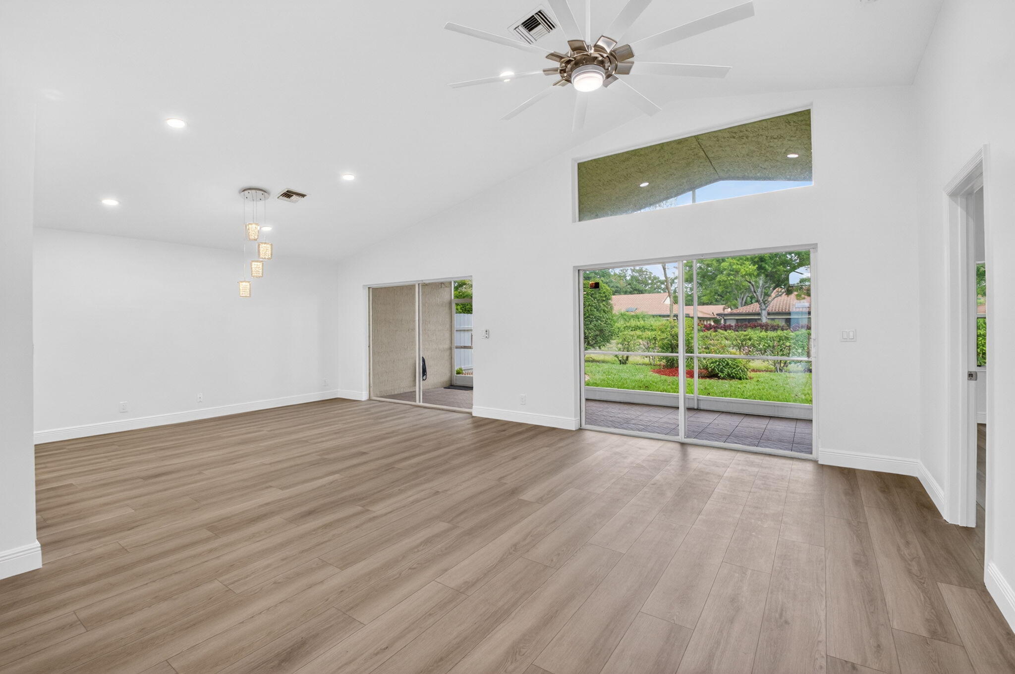 Royal Lakes - Residential