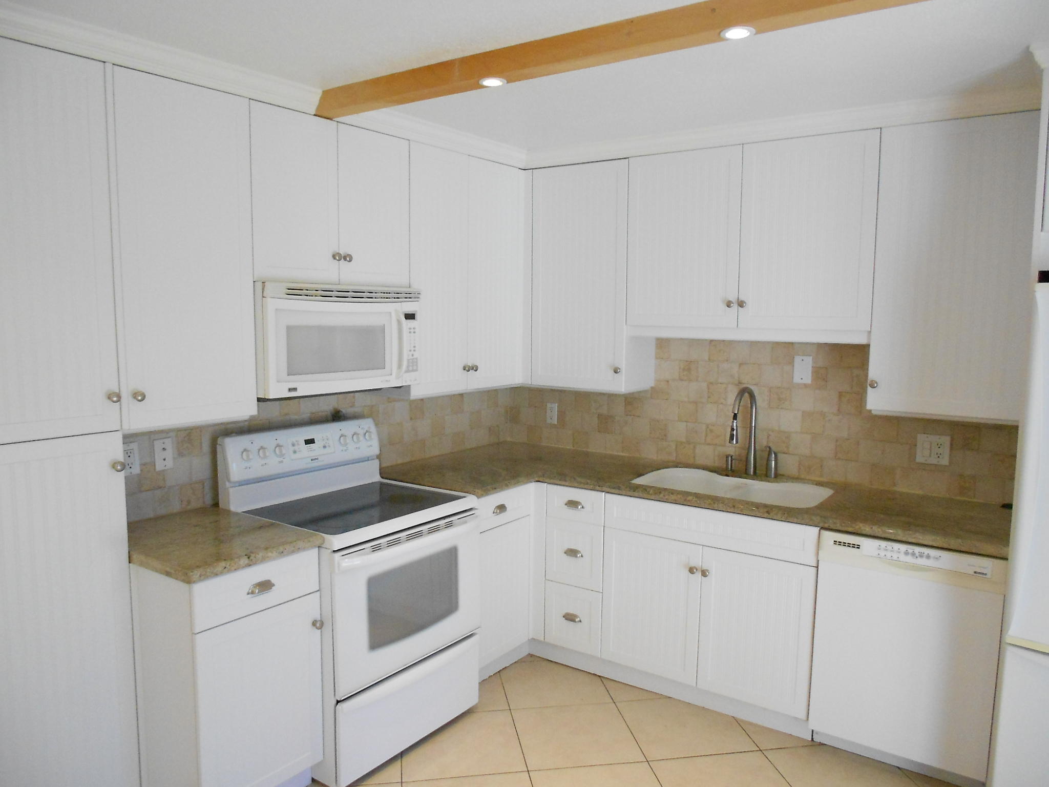 SPANISH WELLS CONDO II - Residential