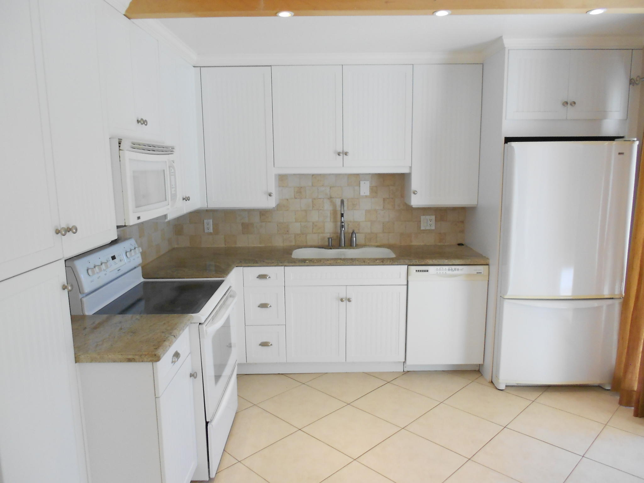 SPANISH WELLS CONDO II - Residential